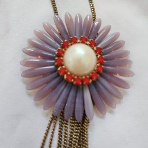 DOLMAN BIJOUX NECKLACE WITH LUCITE MULTI COLOR DAISY PENDANT AND